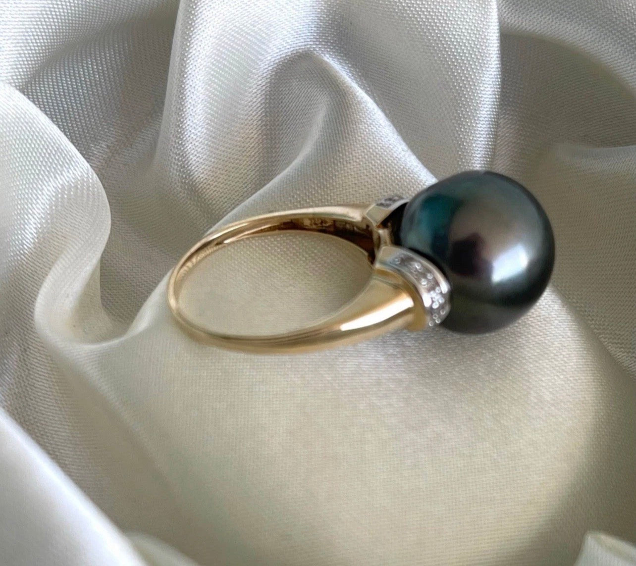 Vintage 14mm Rare Tahitian Pearl & Diamond Ring in 10ct Gold