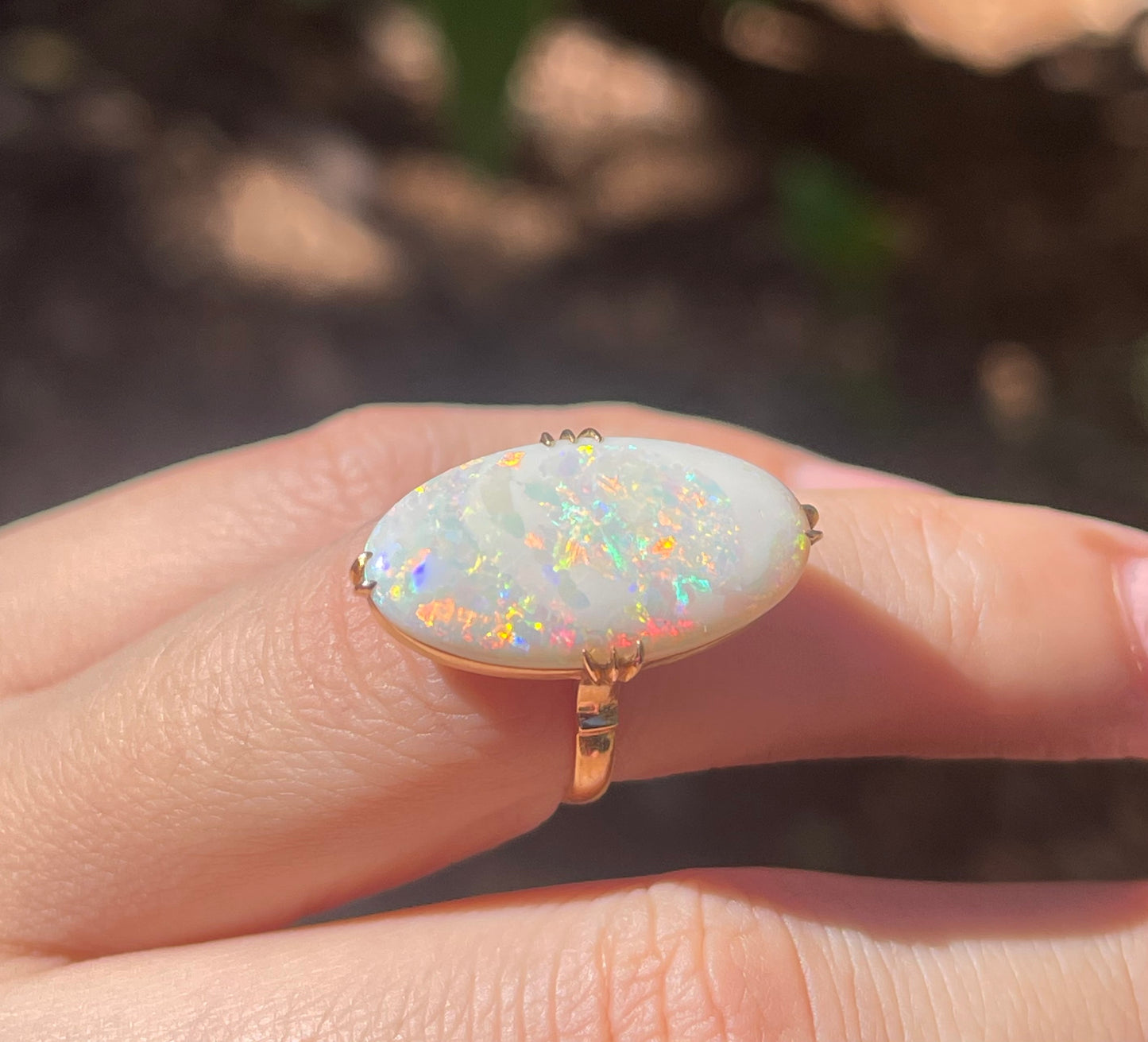 Vintage 18ct yellow gold natural solid Australian opal ring