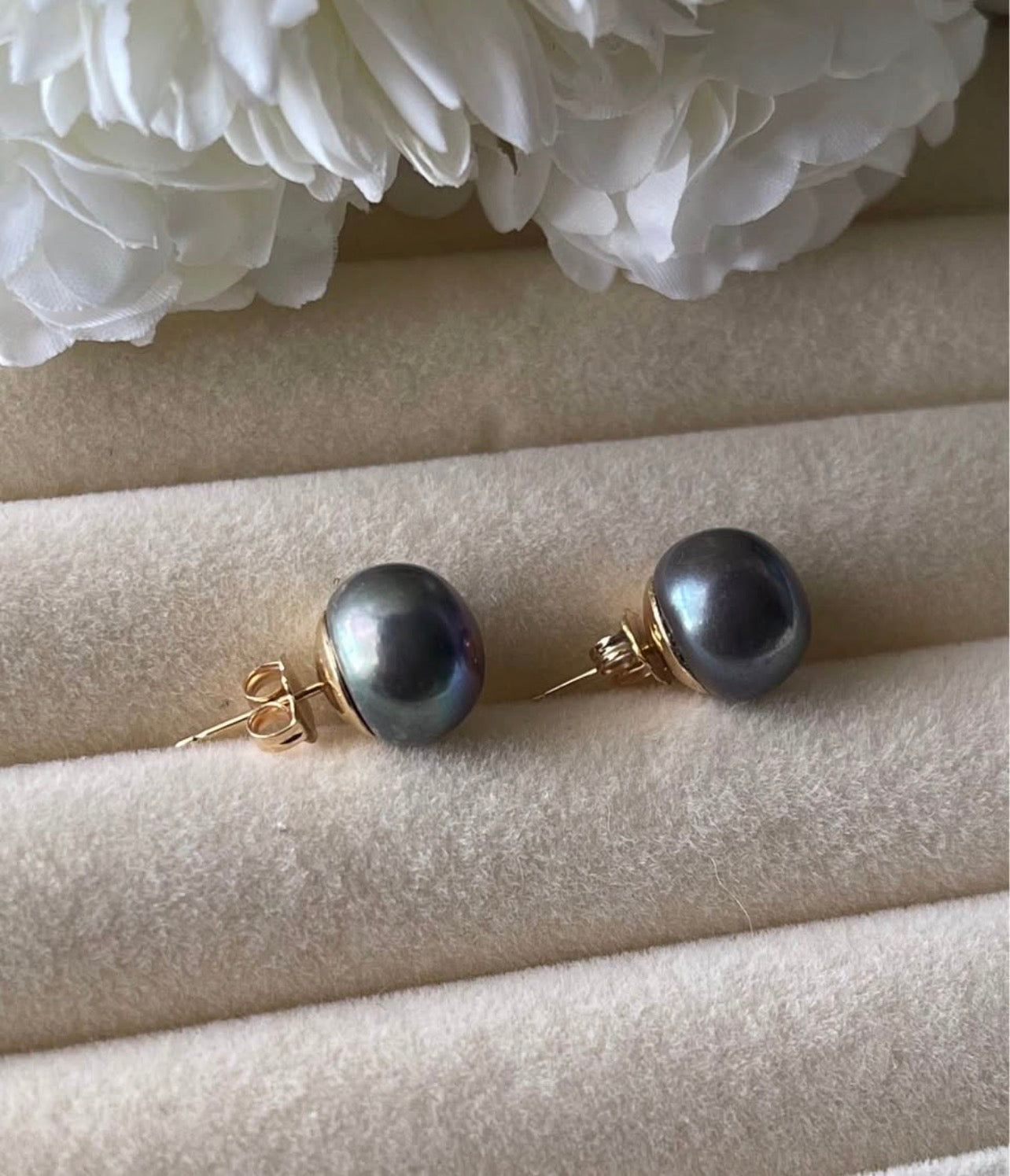 Vintage 10mm Tahitian Pearl Stud Earrings in 14ct Yellow Gold