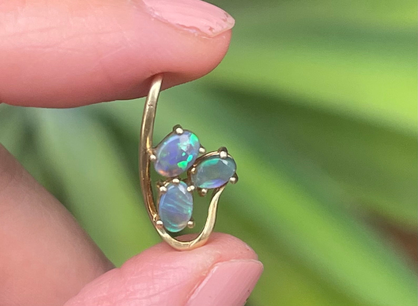 Vintage 18ct yellow gold Australian natural & solid dark opal trilogy pendant