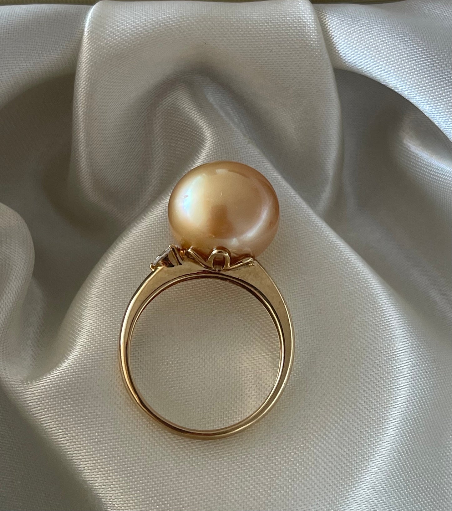Contemporary 9ct yellow gold golden south sea pearl diamond ring