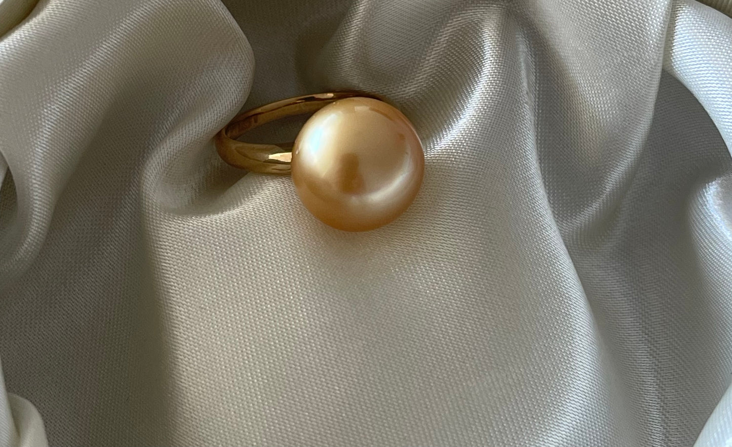Contemporary 9ct yellow gold golden south sea pearl diamond ring