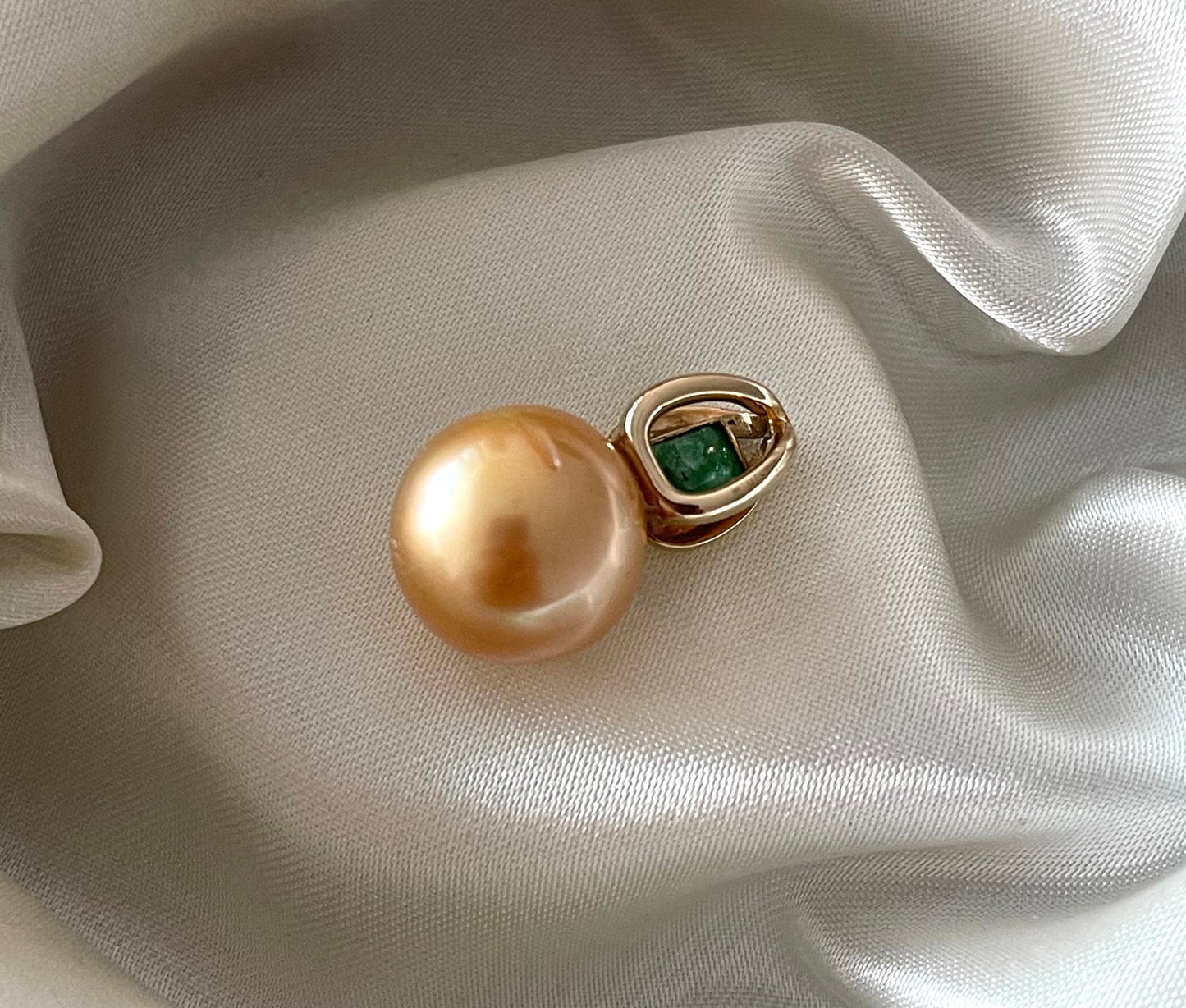 9ct yellow gold genuine golden south sea pearl pendant with natural emerald