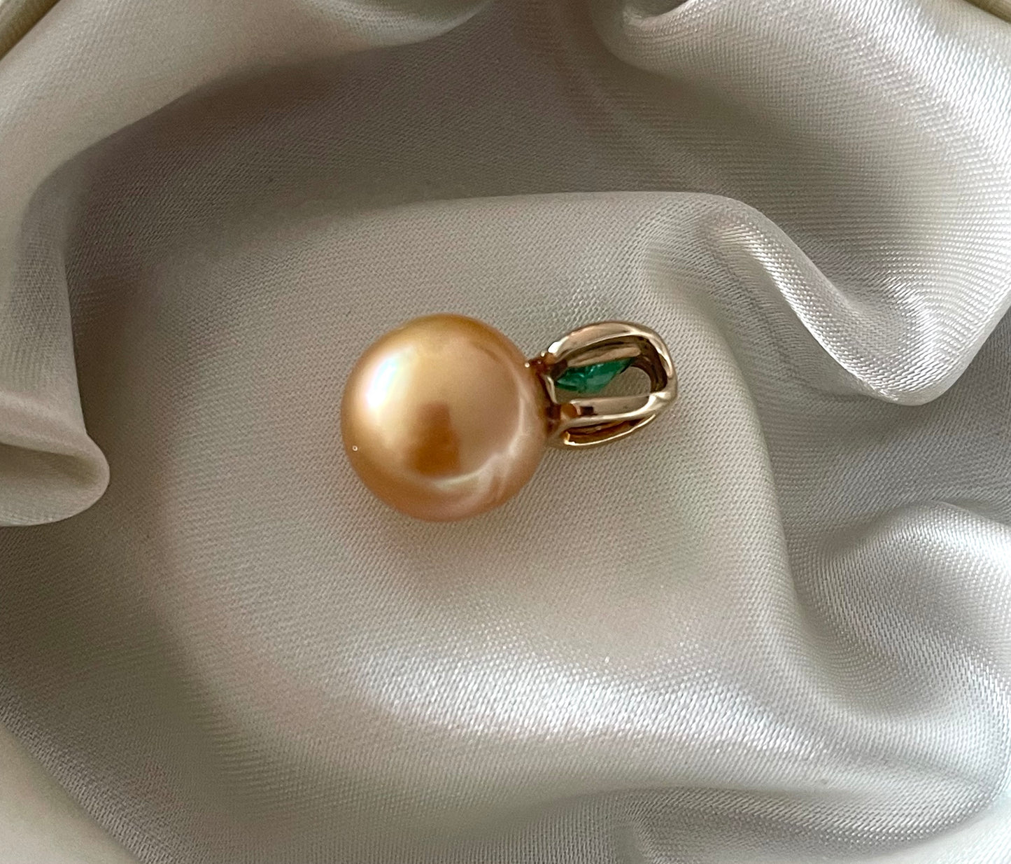 9ct yellow gold genuine golden south sea pearl pendant with natural emerald