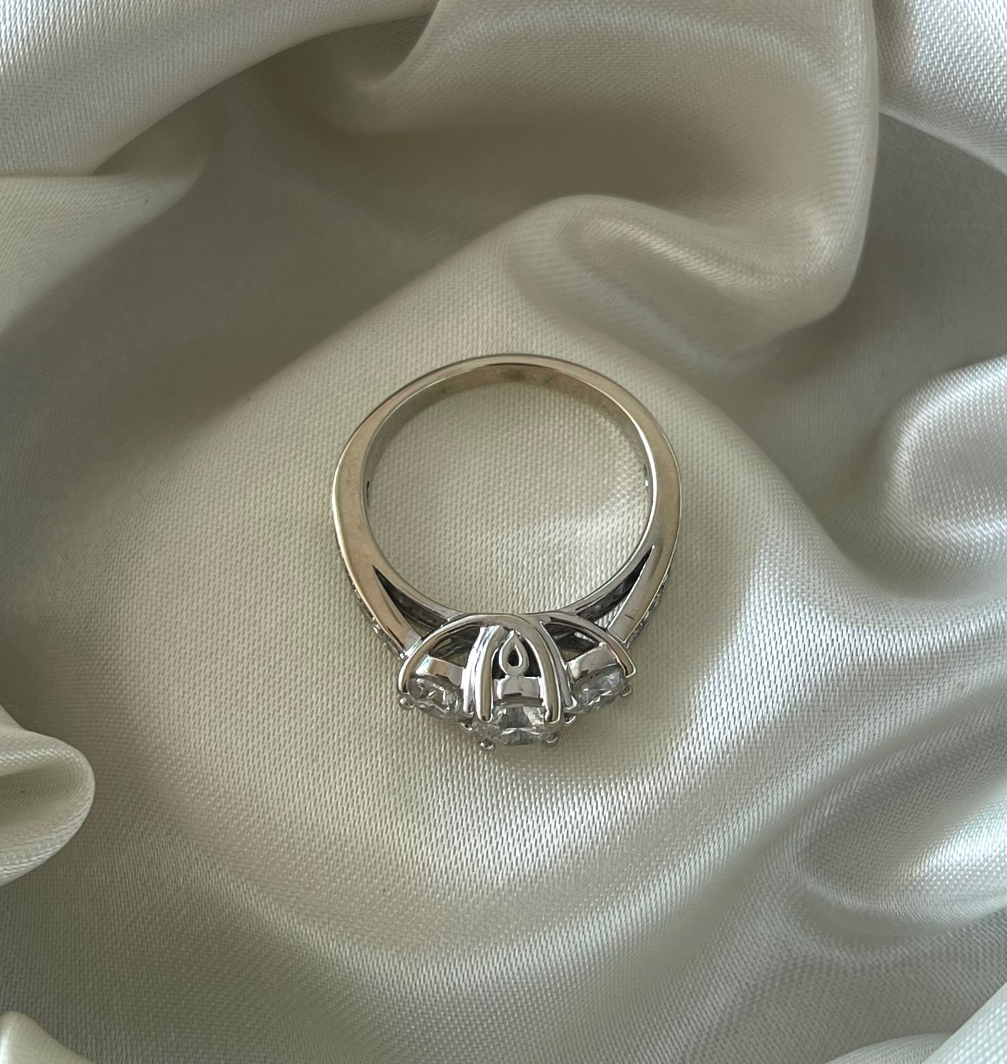 14ct white gold natural 1.71ct diamond trilogy ring