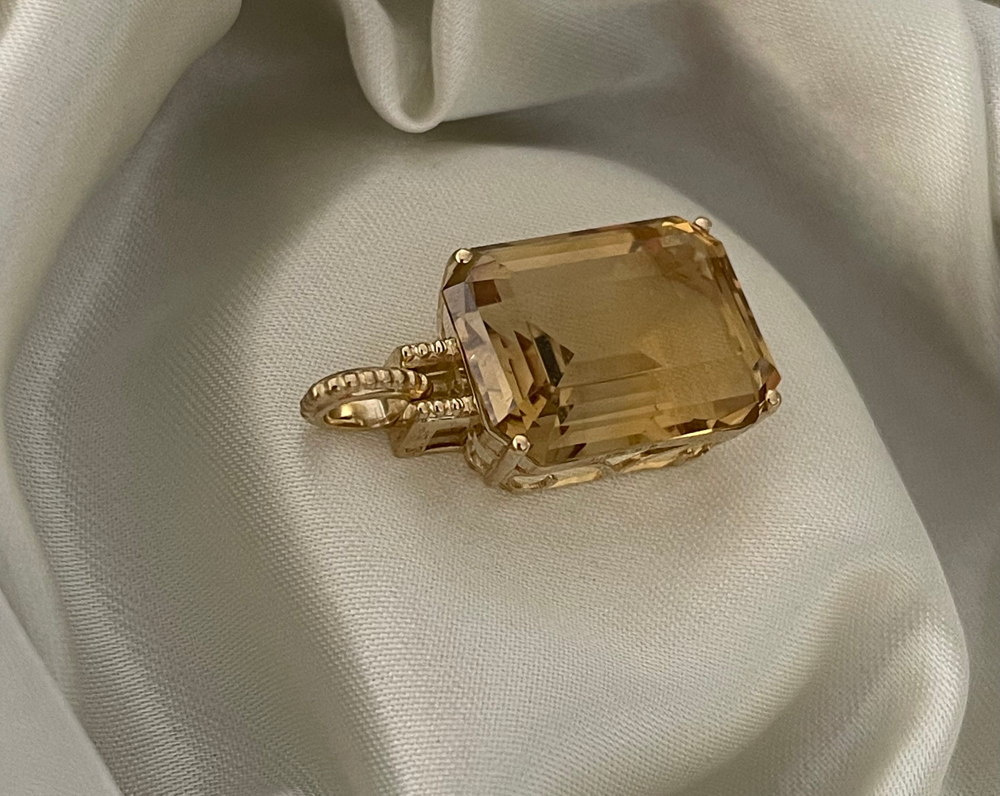 9ct yellow gold 19.25ct natural citrine pendant with milgrain set bale