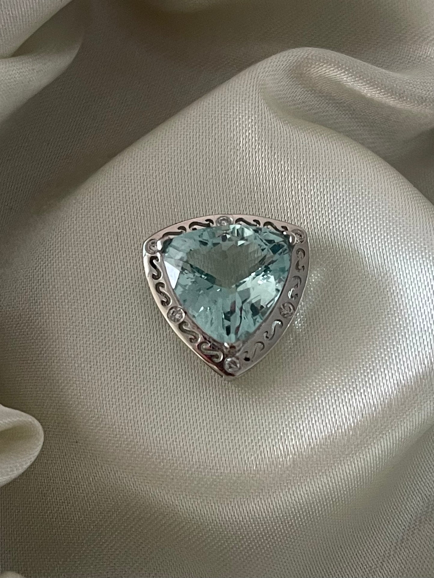 Val $8,150 5ct natural aquamarine pendant with diamonds in 950 platinum