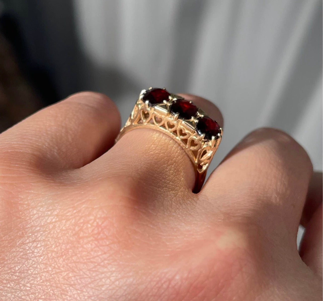 Vintage English Garnet Trilogy Ring In 9ct Yellow Gold