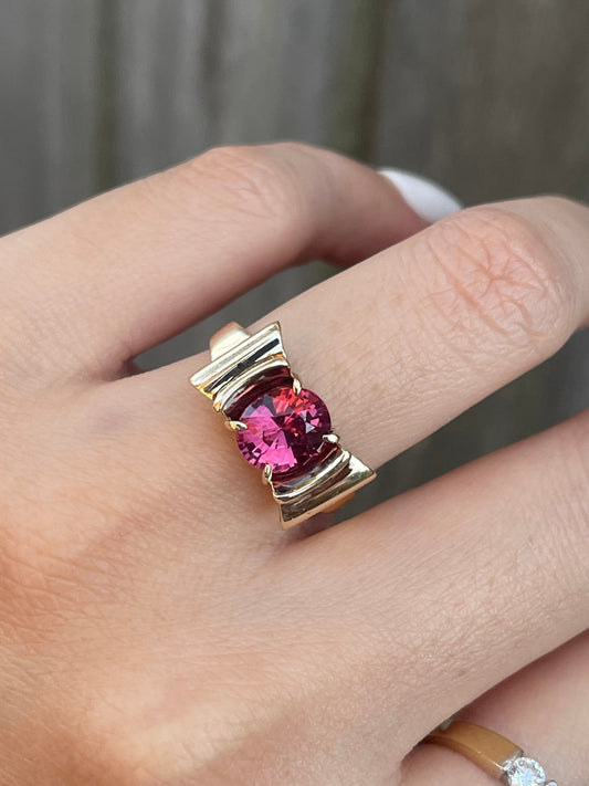 Vintage 2ct Natural Pink Garnet Bow Ring In 9ct Yellow Gold