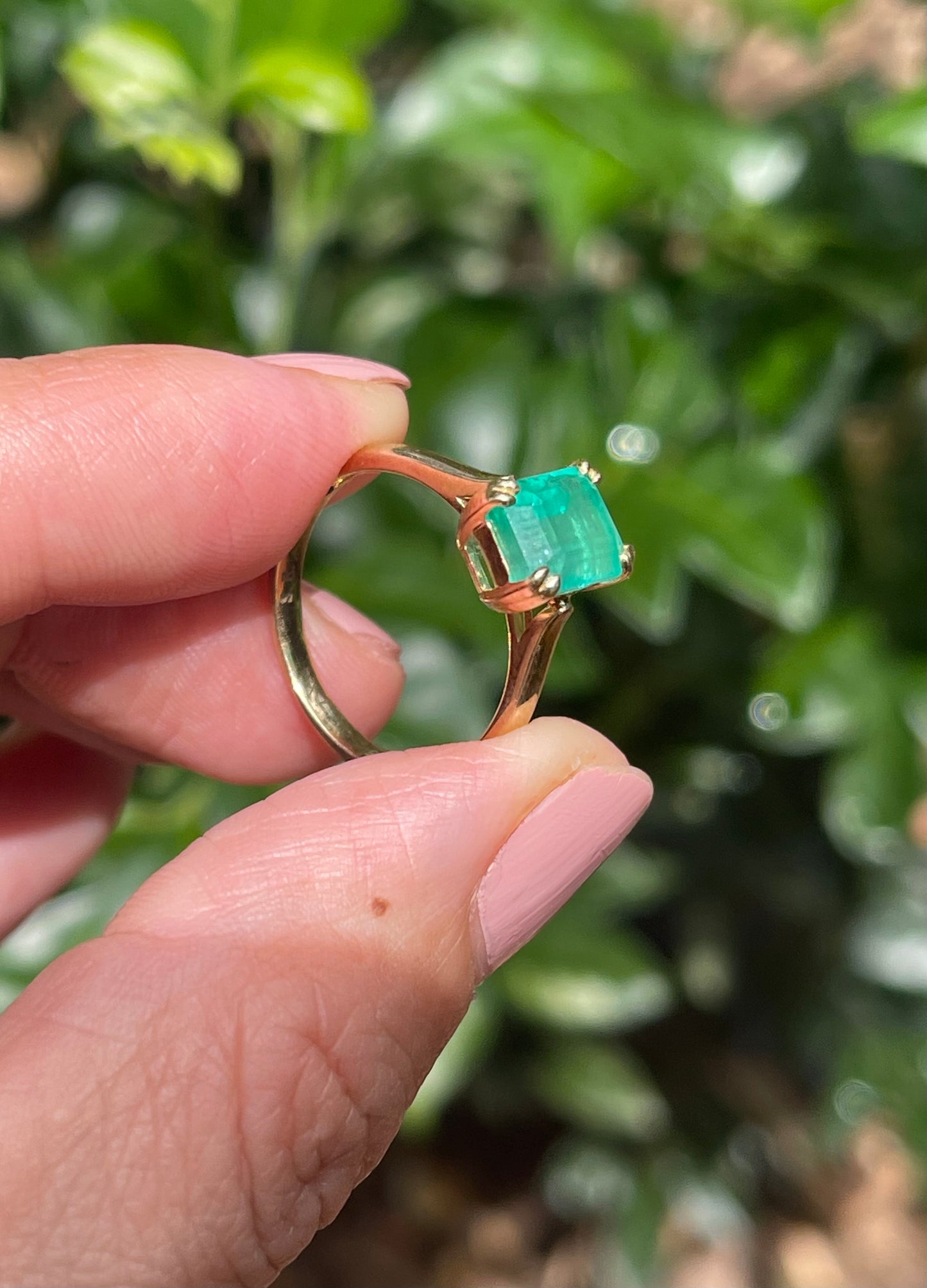 9ct yellow gold 2.35ct natural emerald ring