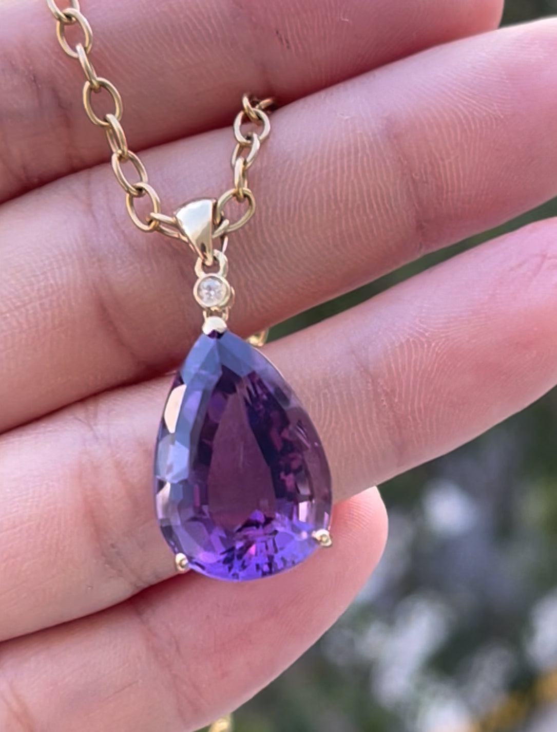 9ct yellow gold large pear shape 15.57ct natural deep purple amethyst pendant with diamond