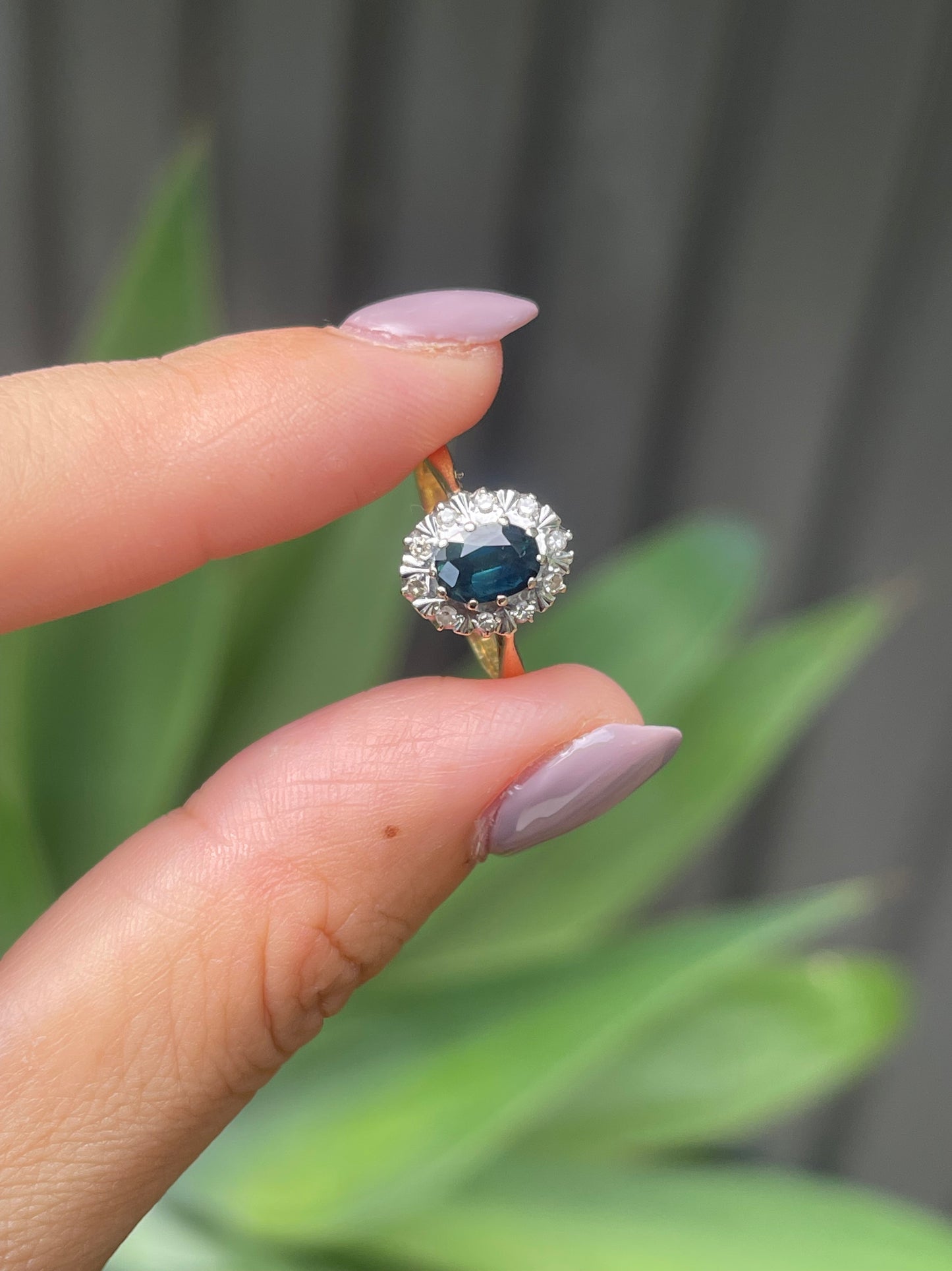 Vintage 1975 London 18CT yellow white gold natural sapphire diamond ring