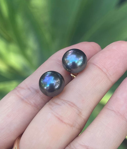 Vintage 14ct yellow gold genuine Tahitian pearl stud earrings