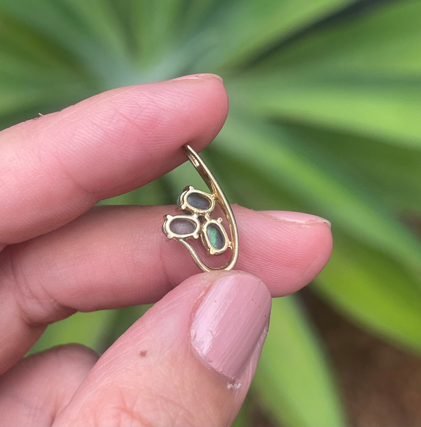 Vintage 18ct yellow gold Australian natural & solid dark opal trilogy pendant