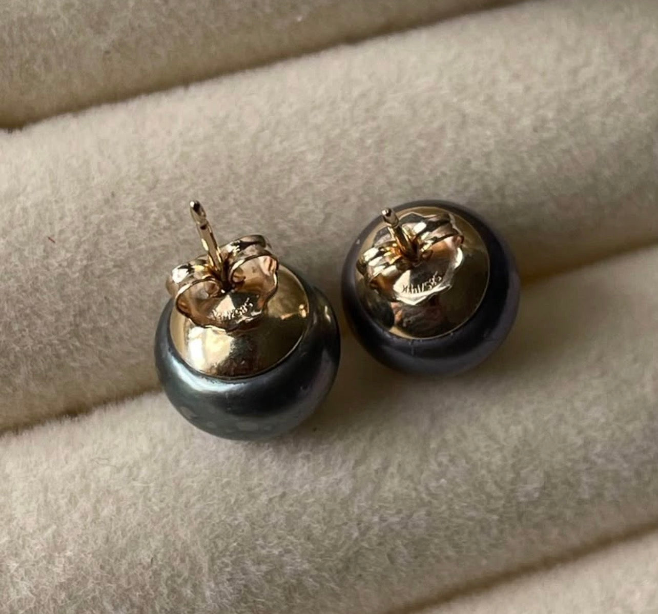 Vintage 10mm Tahitian Pearl Stud Earrings in 14ct Yellow Gold