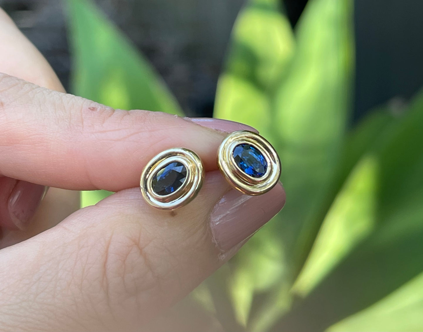 Vintage 14ct yellow gold 1ct natural sapphire bezel set stud earrings