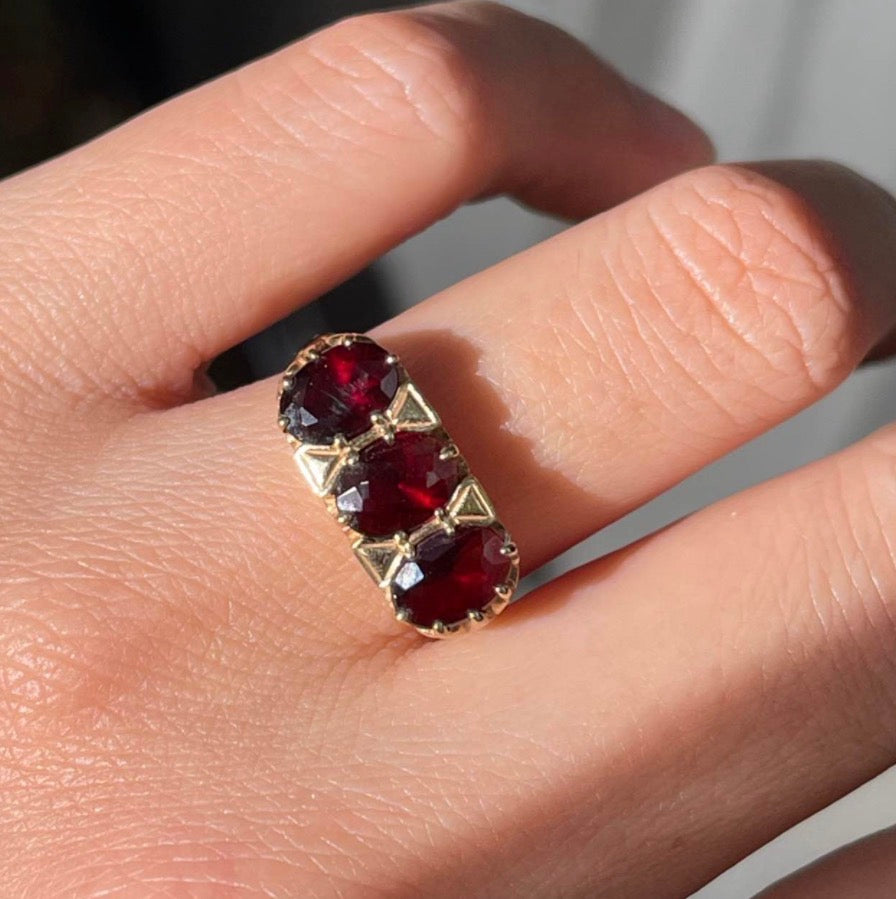 Vintage English Garnet Trilogy Ring In 9ct Yellow Gold