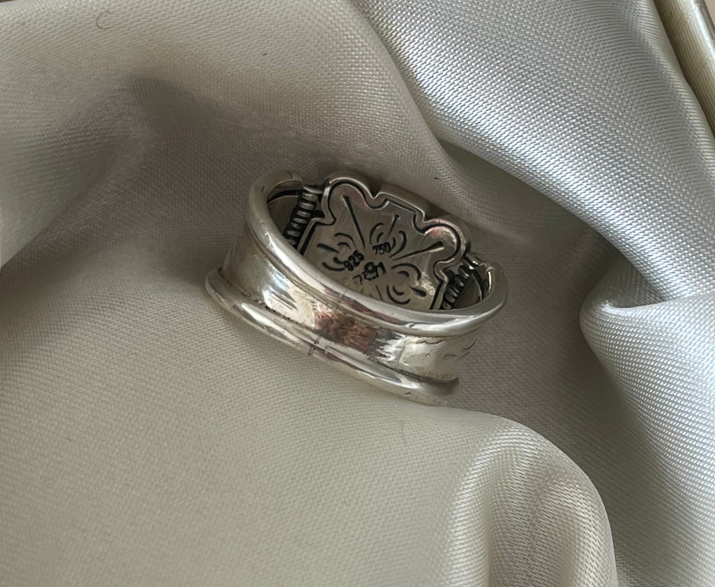 18ct yellow gold & sterling silver aquamarine & tourmaline wide band