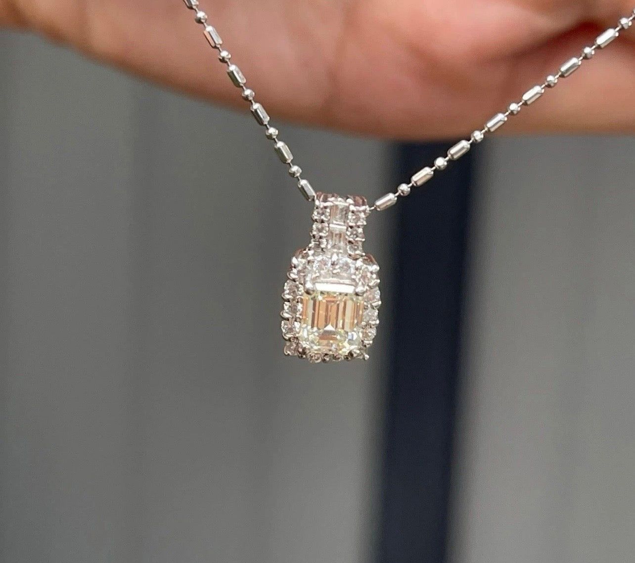 Val $14,500 1.34ct Natural VVS Light Yellow diamond pendant necklace In Platinum