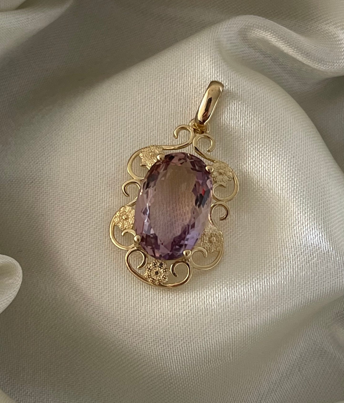 Antique style 9ct yellow gold 6.75ct natural ametrine flower pendant