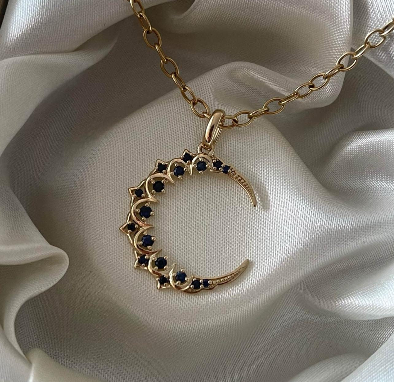 Antique style 9ct yellow gold natural sapphire crescent moon pendant