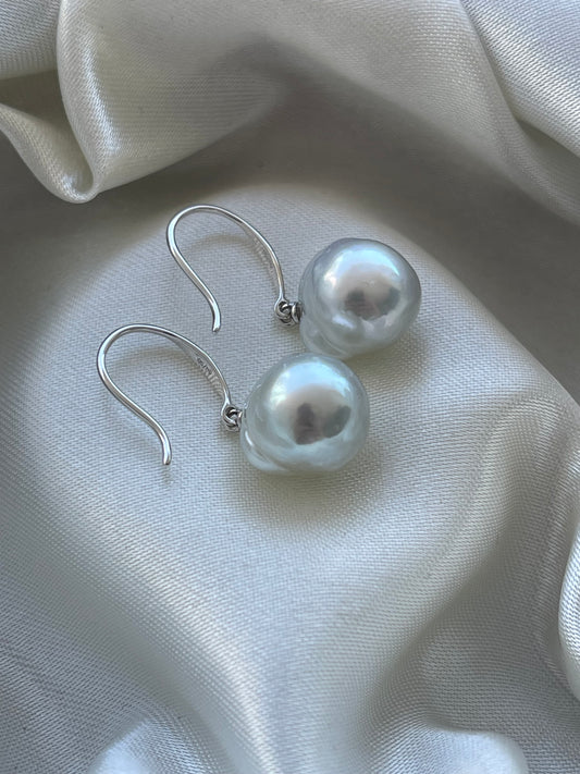 Modern 18ct white gold genuine south sea baroque pearl drop earrings