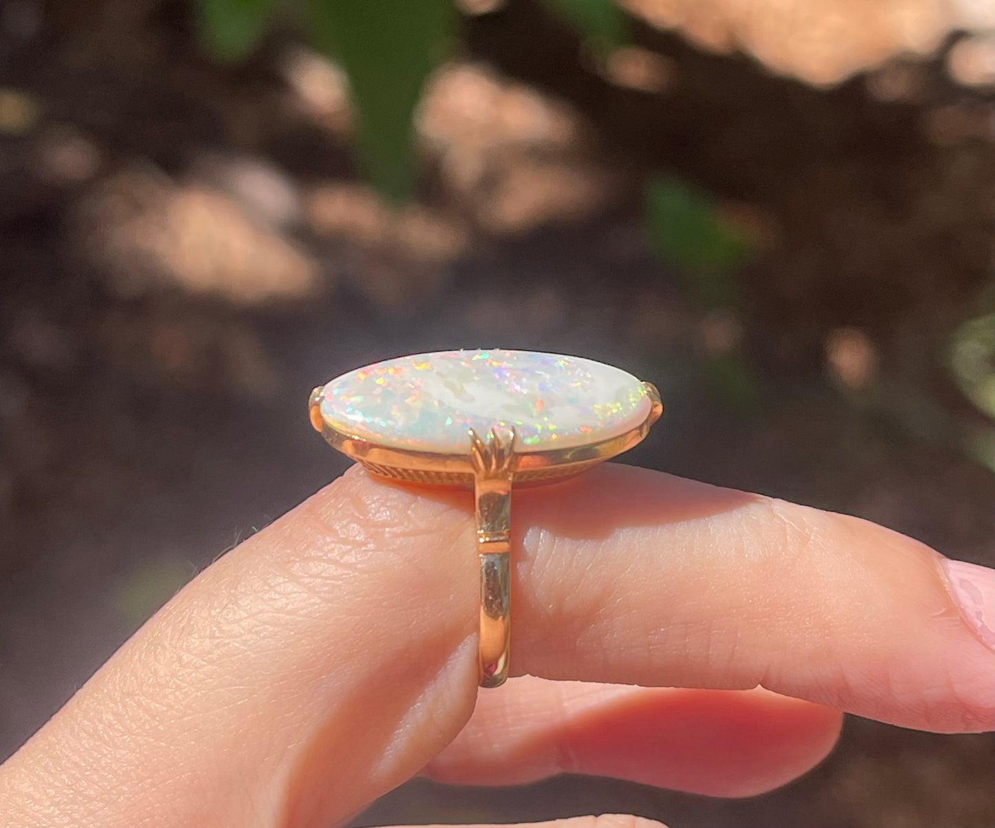 Vintage 18ct yellow gold natural solid Australian opal ring