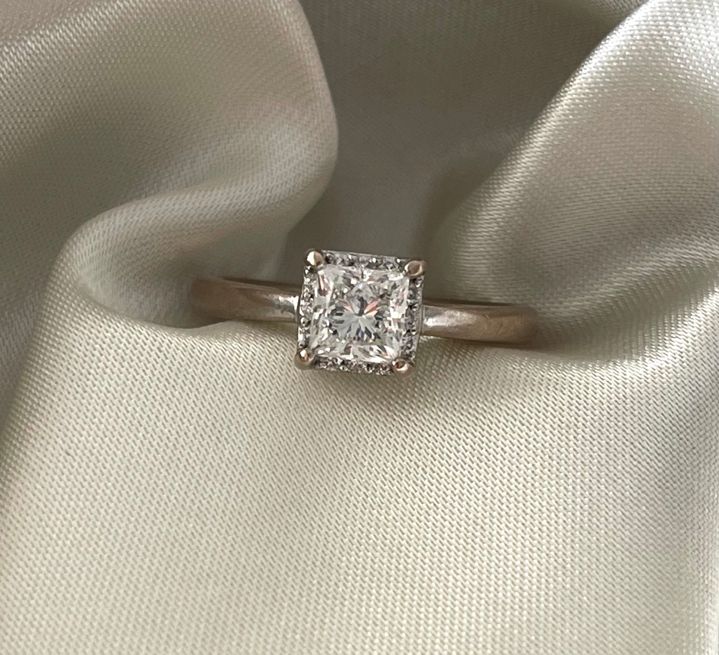 18ct white gold 1ct diamond halo ring