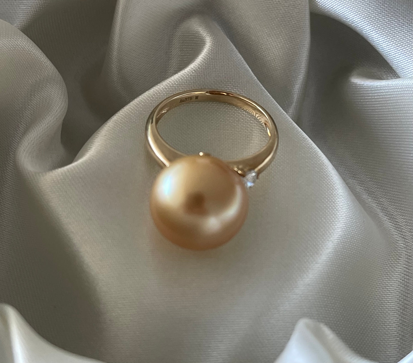 Contemporary 9ct yellow gold golden south sea pearl diamond ring