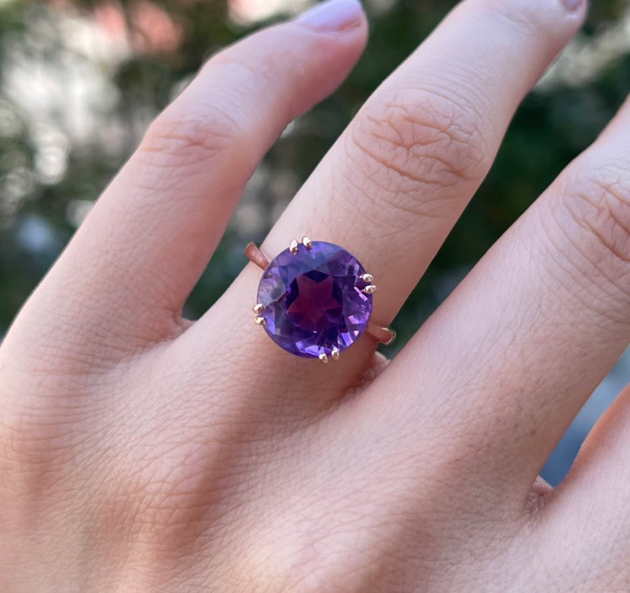 Elegant 9ct rose gold round cut 7.25ct natural amethyst ring