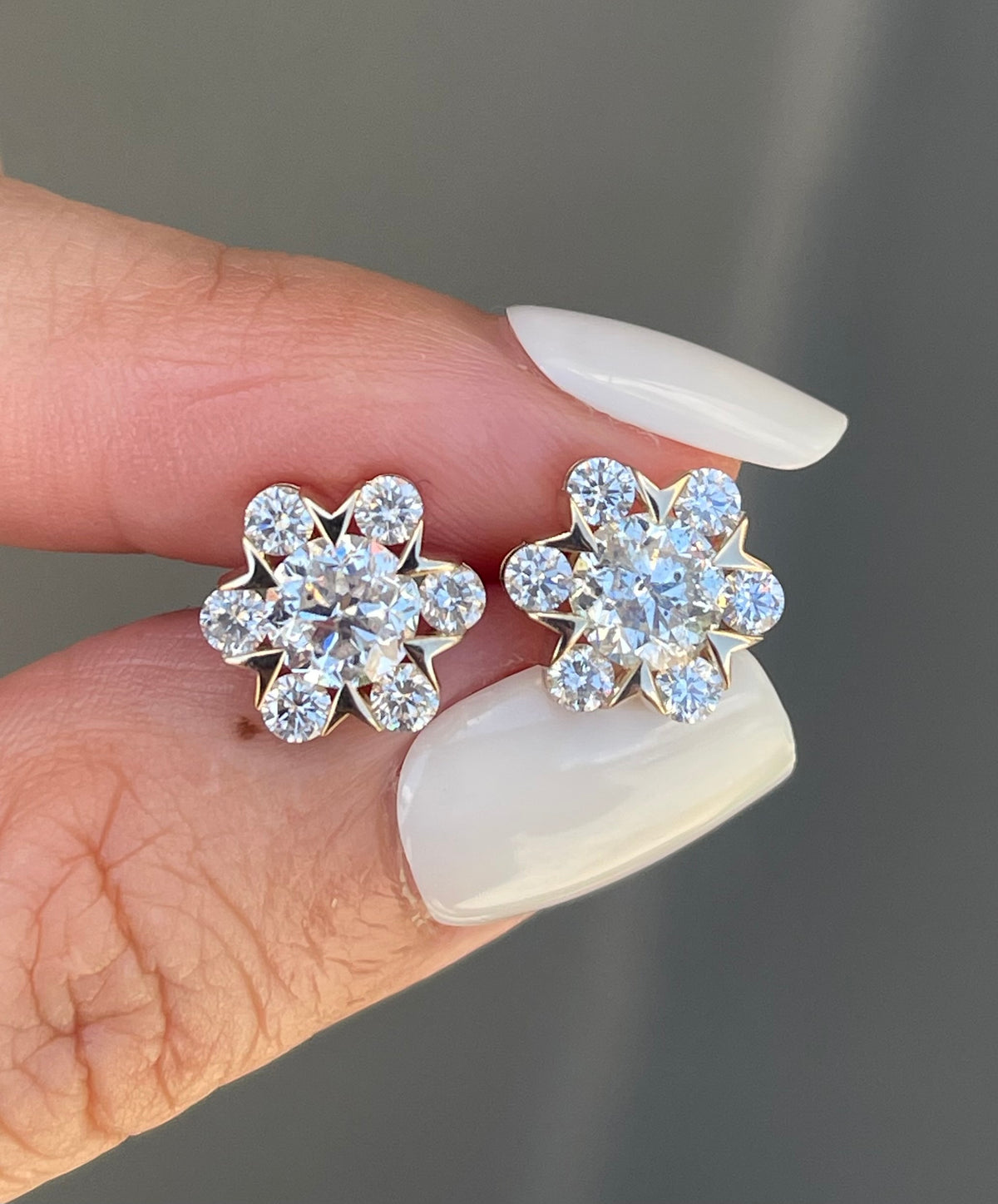 3.06ct Natural Diamond Flower Stud Earrings In 14ct Yellow Gold