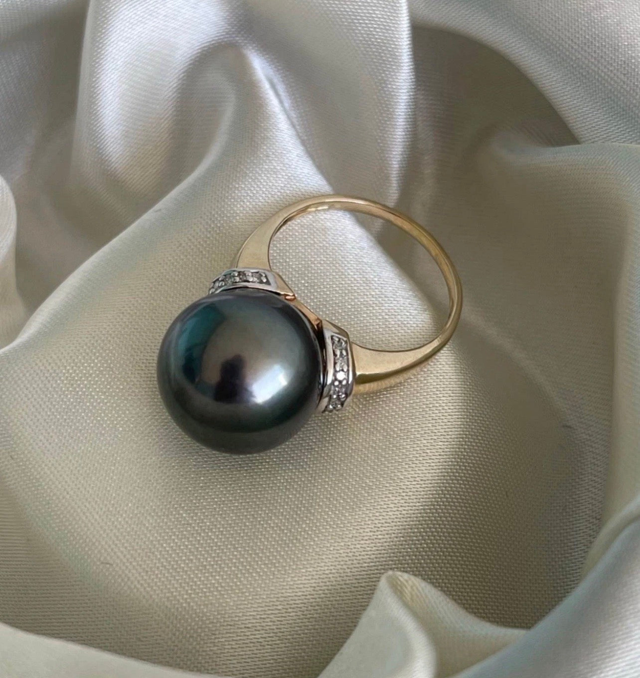 Vintage 14mm Rare Tahitian Pearl & Diamond Ring in 10ct Gold