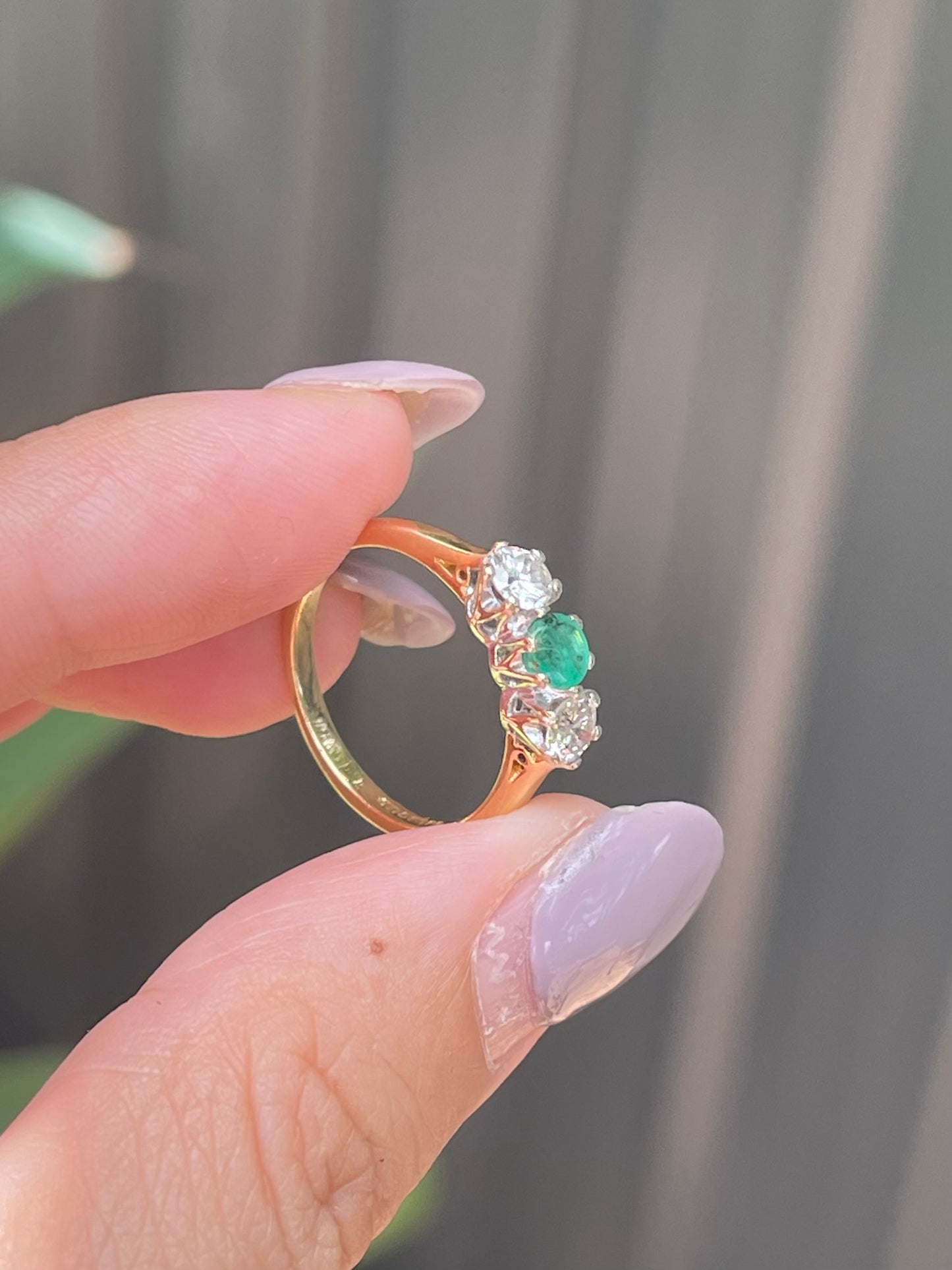 Vintage 1989 London 18ct yellow gold natural Emerald diamond trilogy ring