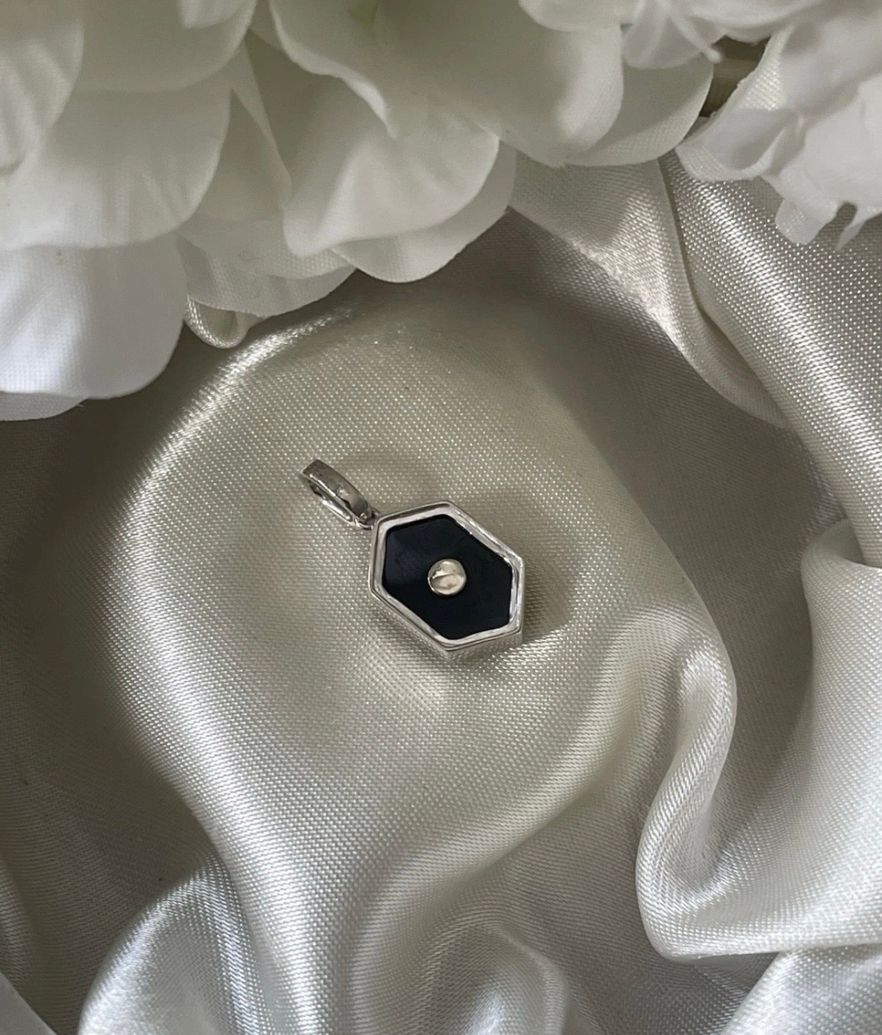Eclipse Pendant - Onyx With Natural Diamond In 9ct White Gold