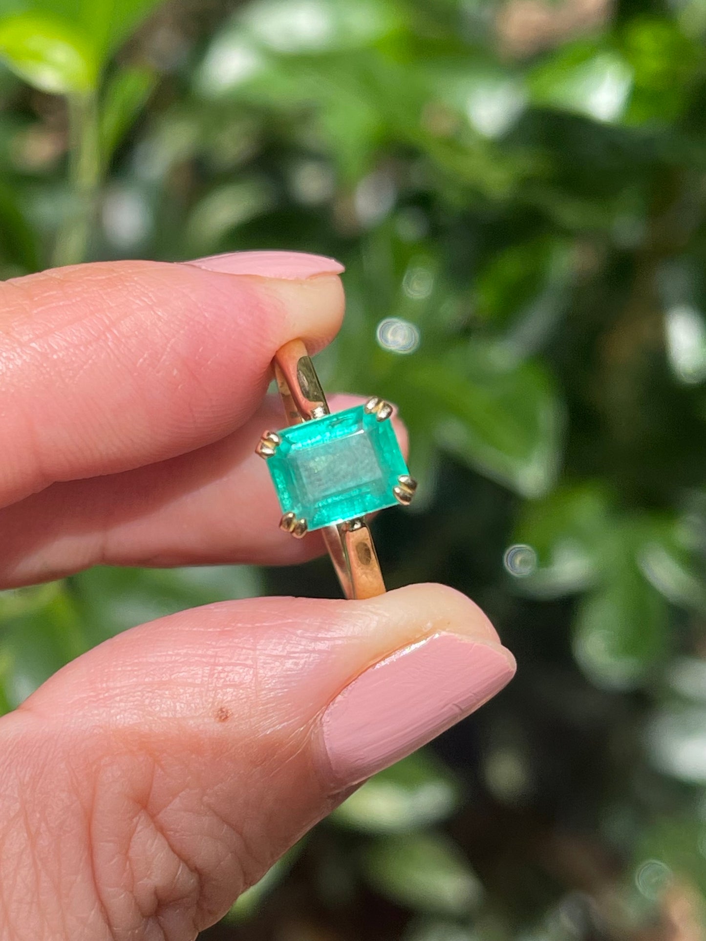 9ct yellow gold 2.35ct natural emerald ring