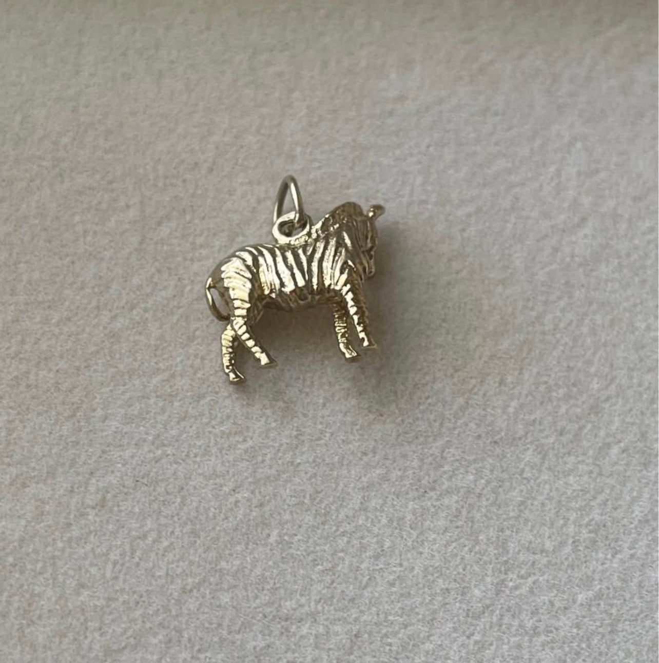 Vintage 9ct yellow gold zebra pendant charm (solid not hollow)