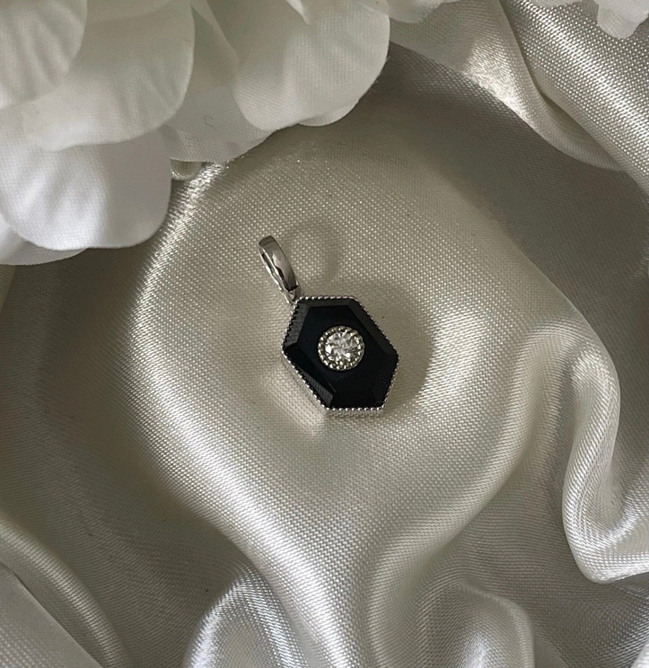 Eclipse Pendant - Onyx With Natural Diamond In 9ct White Gold