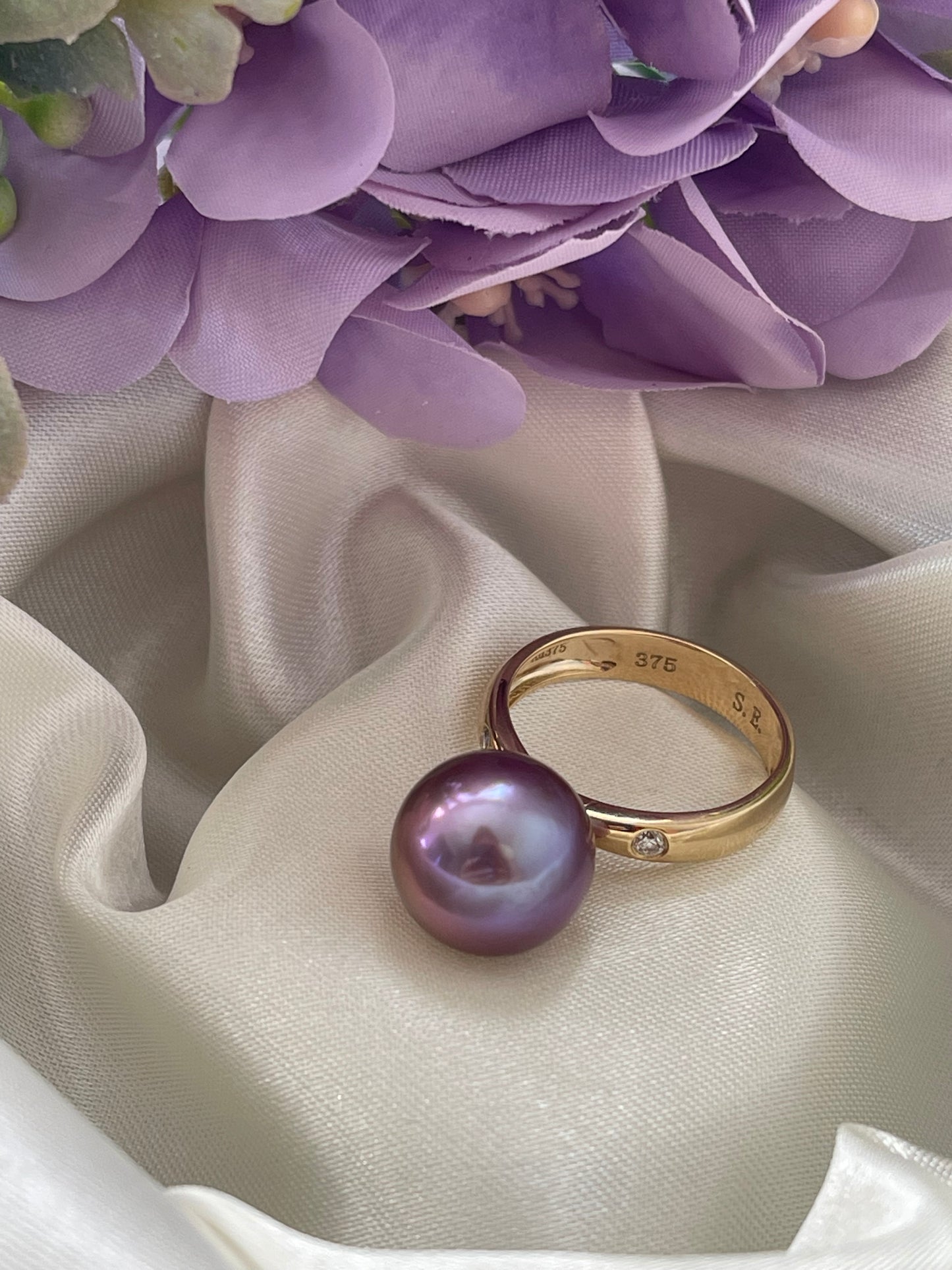 Lavender Edison Pearl & Diamond Ring in 9ct Yellow Gold