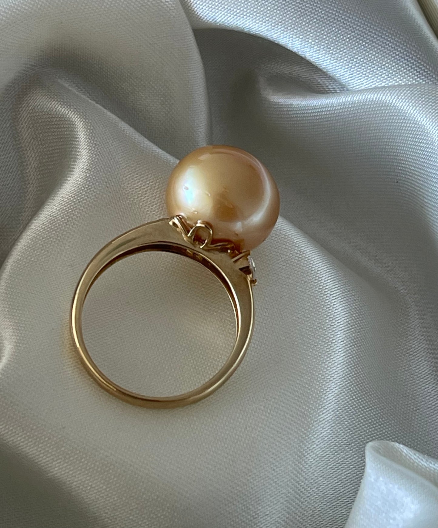 Contemporary 9ct yellow gold golden south sea pearl diamond ring