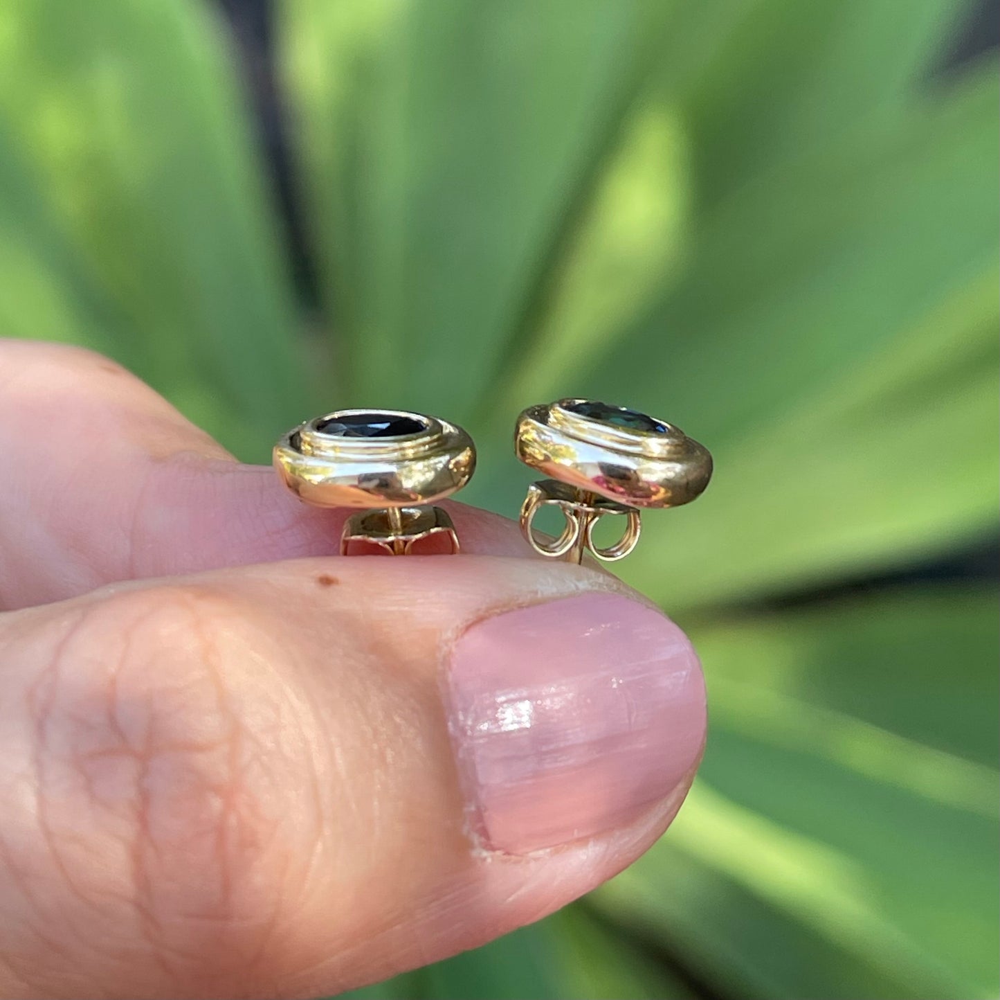 Vintage 14ct yellow gold 1ct natural sapphire bezel set stud earrings