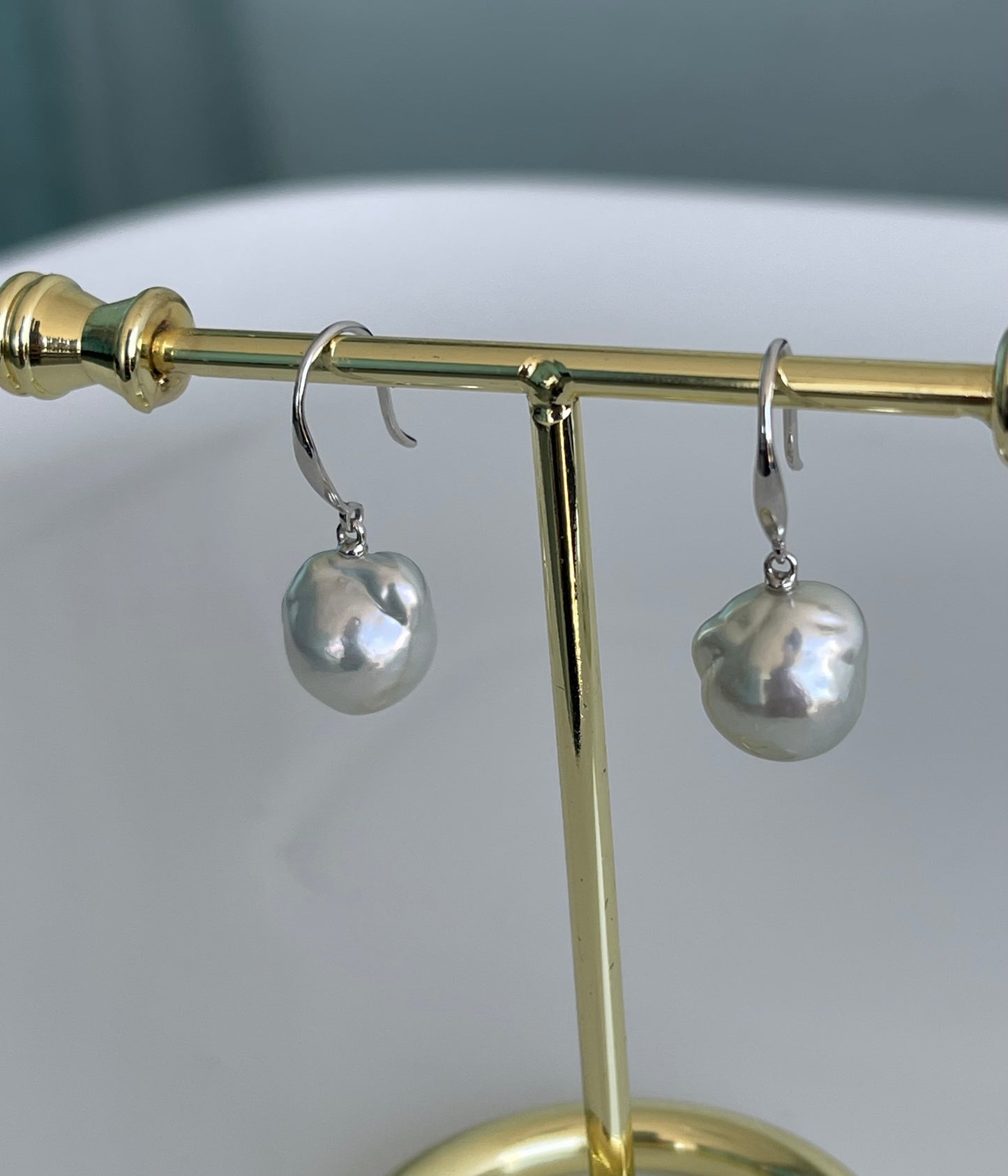 Modern 18ct white gold genuine south sea baroque pearl drop earrings