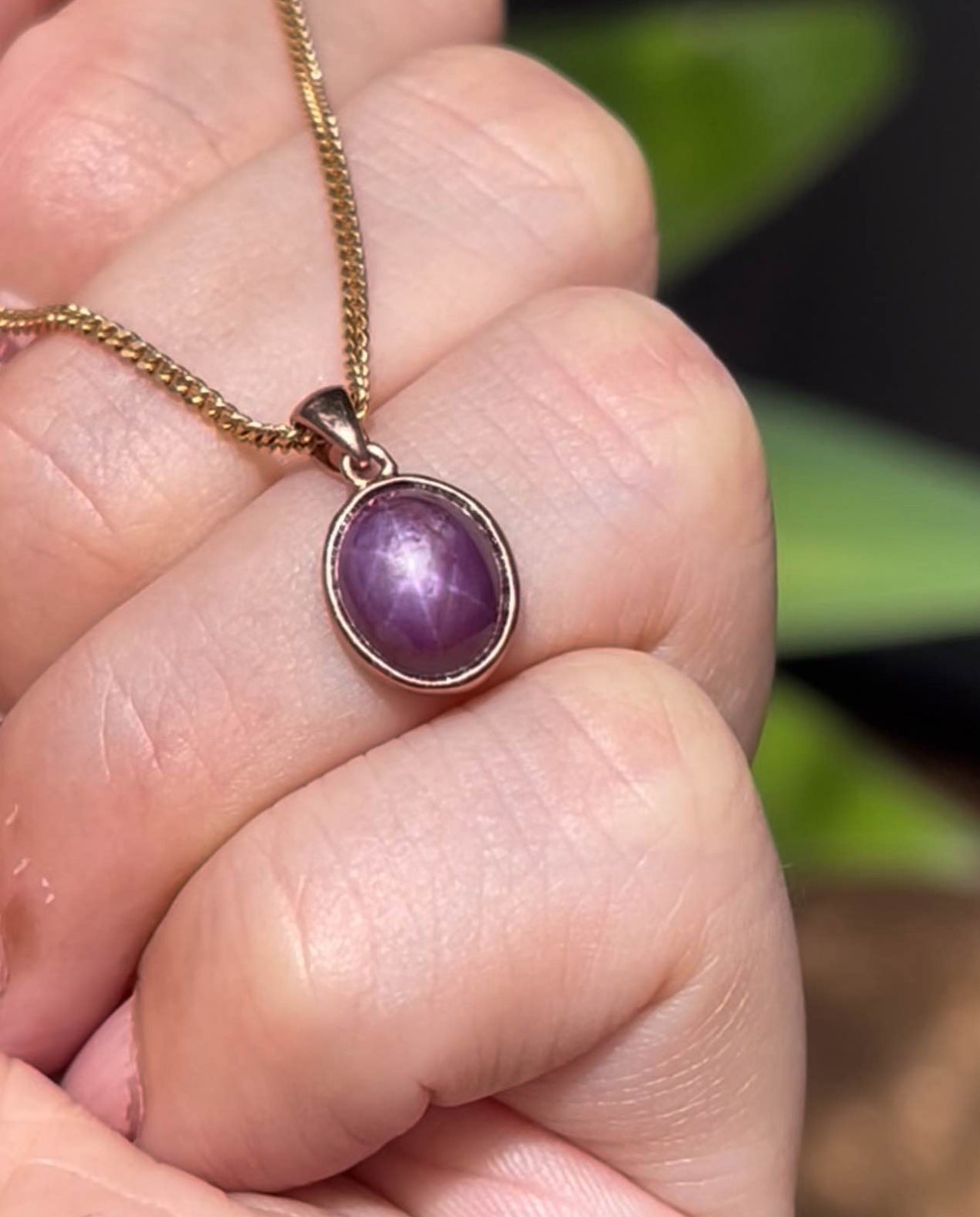 9ct rose gold 3.15ct natural star ruby pendant