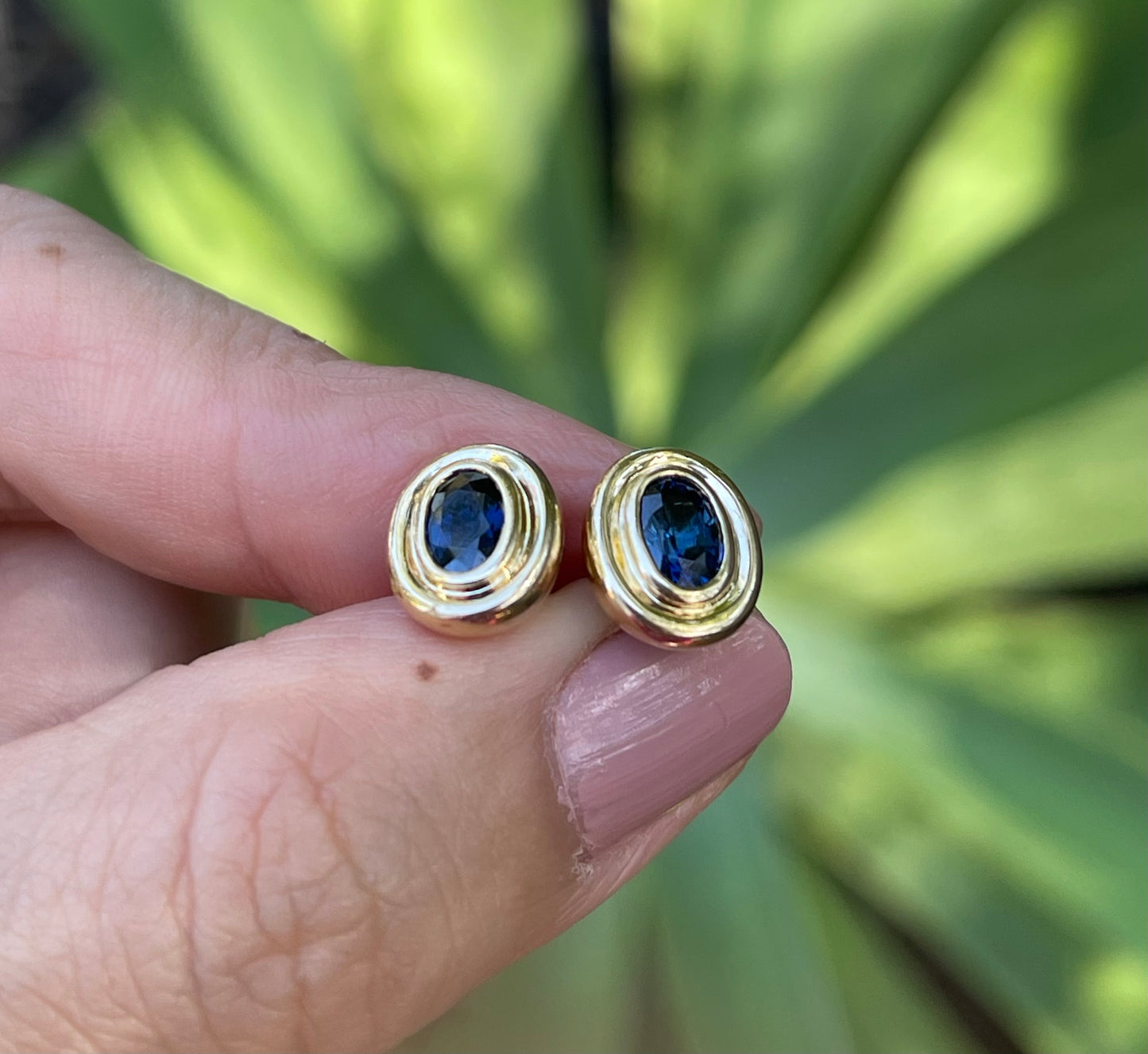 Vintage 14ct yellow gold 1ct natural sapphire bezel set stud earrings