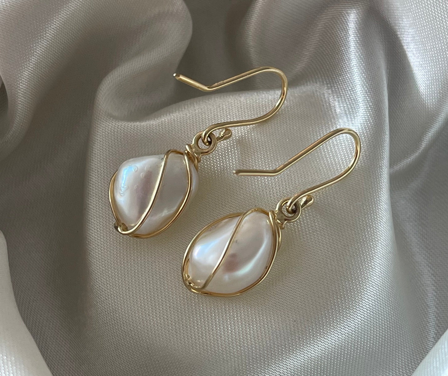 9ct yellow gold round pearl drop earrings with flower detailing