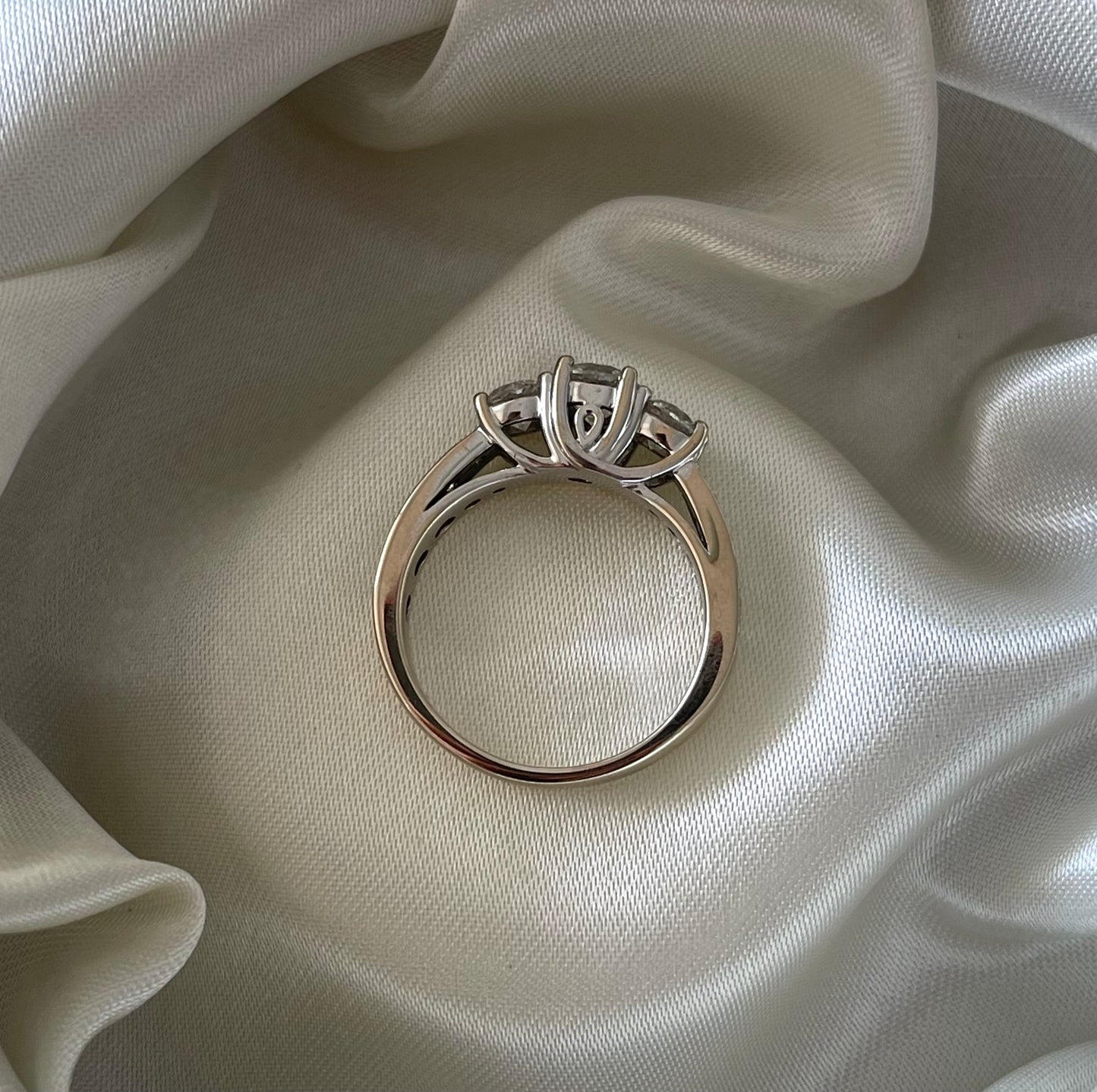 14ct white gold natural 1.71ct diamond trilogy ring