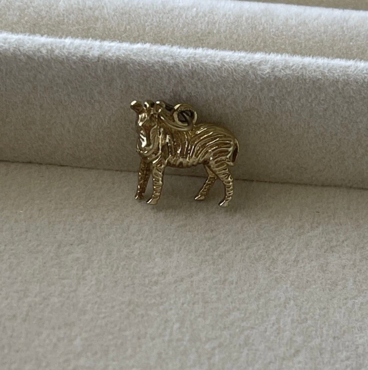 Vintage 9ct yellow gold zebra pendant charm (solid not hollow)