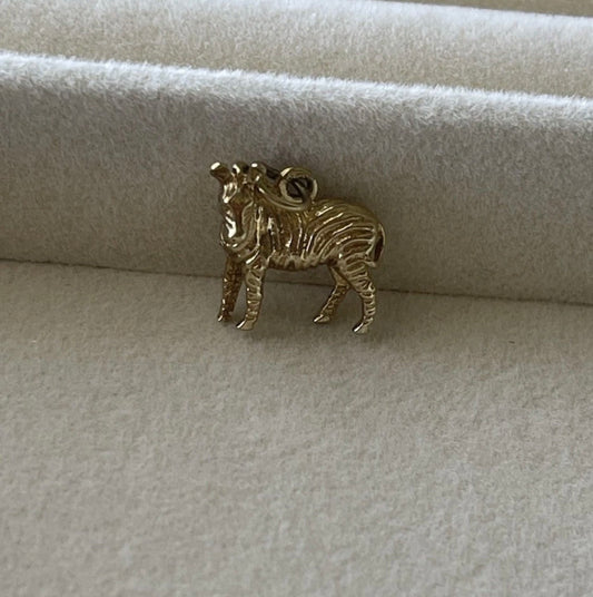 Vintage 9ct yellow gold zebra pendant charm (solid not hollow)