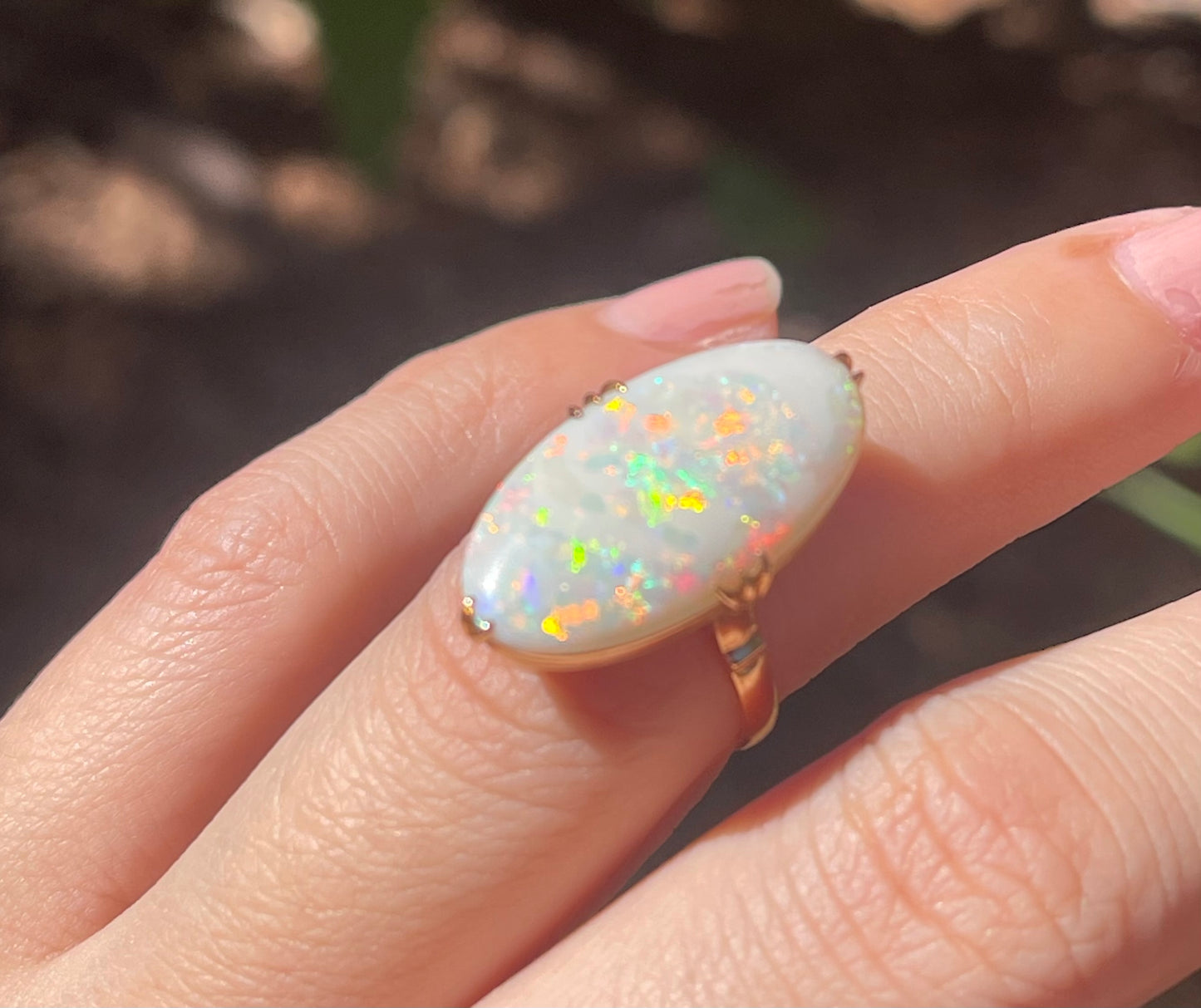 Vintage 18ct yellow gold natural solid Australian opal ring