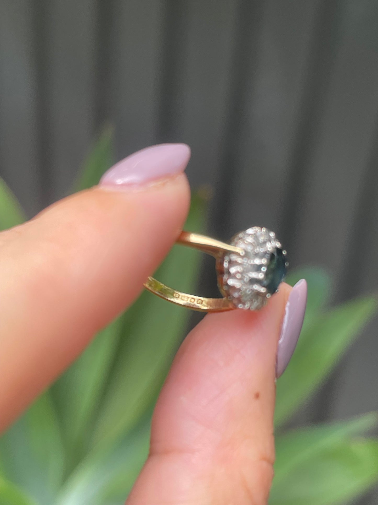 Vintage 1975 London 18CT yellow white gold natural sapphire diamond ring