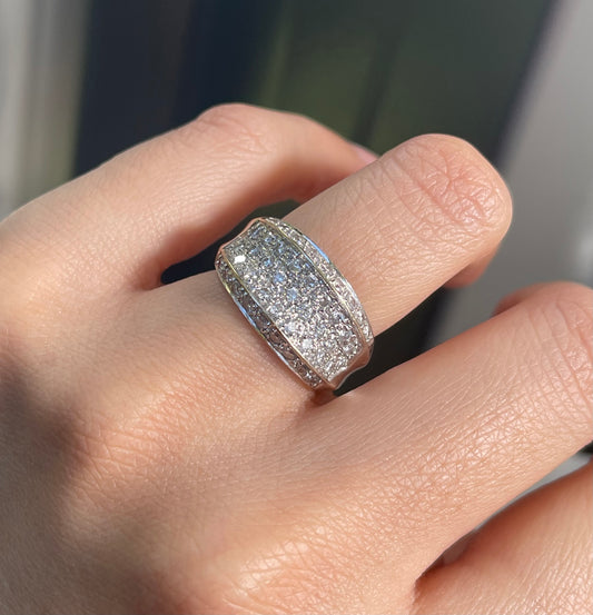 Vintage Natural Diamond Concave Pavé Band Ring In Heavy Solid 18ct White Gold